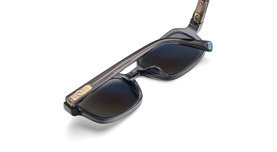 Das Bild zeigt die Sonnenbrille DOPE BK von der Marke Etnia Barcelona in grau.